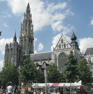 Der Turm der Kathedrale von Antwerpen gehört zum Weltkulturerbe. Foto:Jerzy Sawluk_pixelio